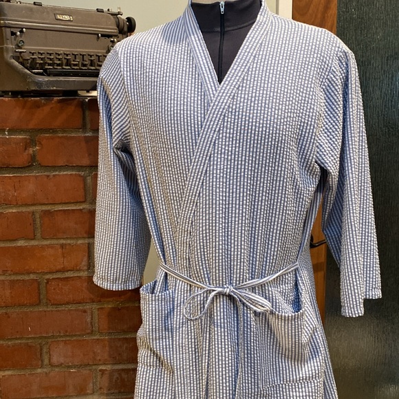 Blue and white seersucker striped robe - Picture 2 of 10